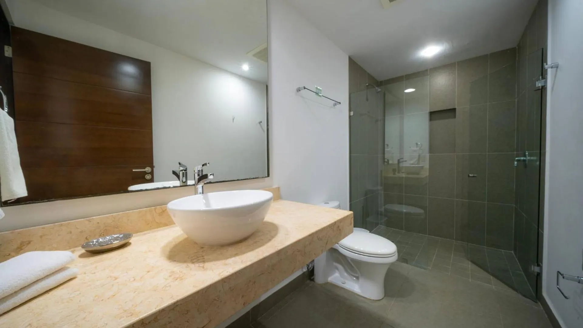 Casa de Férias Condo Valentine 5 Star, 4 Pools, Gym, Concierge Services, 24-Hr Security Playa del Carmen México