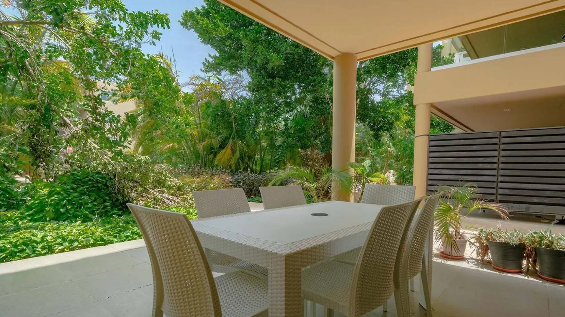 Casa de Férias Condo Valentine 5 Star, 4 Pools, Gym, Concierge Services, 24-Hr Security Playa del Carmen