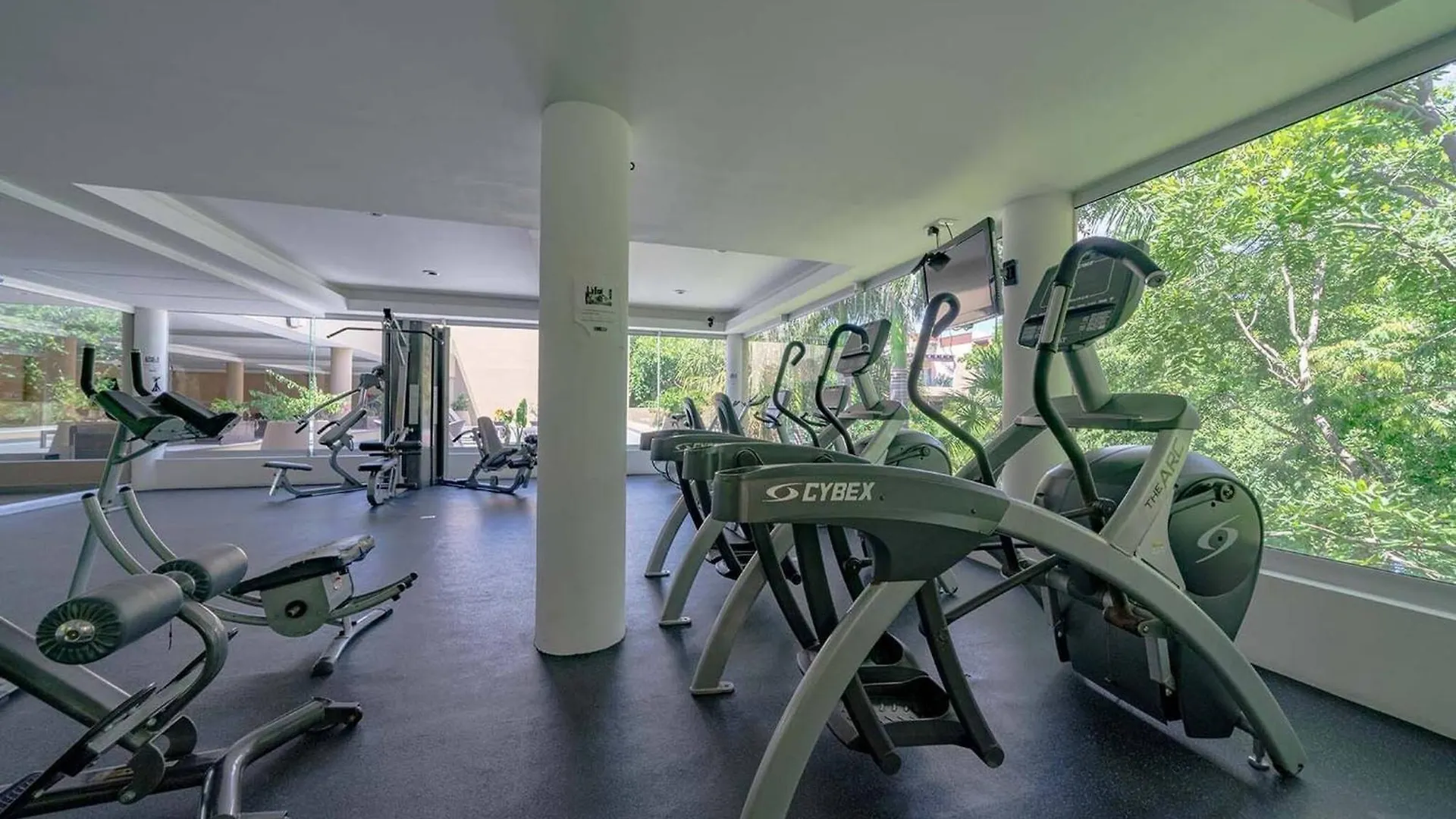 Condo Valentine 5 Star, 4 Pools, Gym, Concierge Services, 24-Hr Security 신데 델 카르멘 0*,